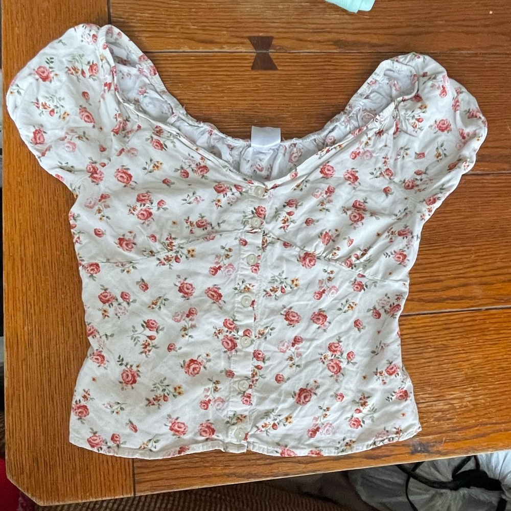 I am selling a super cute crop top